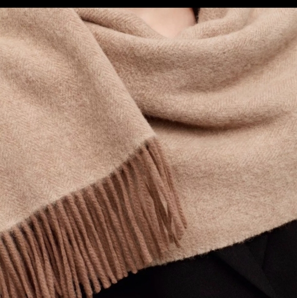 Aritzia Babaton Herringbone rectangle wool scarf - Picture 2 of 7